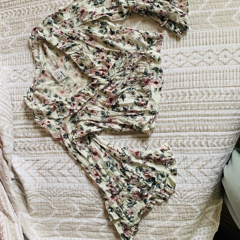 BRAND NEW floral blouse from AE